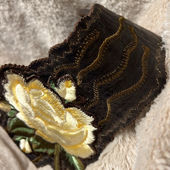 BCBG MAX AZRIA Runway “Summer Flower” Corset Belt - Picture 5 of 11